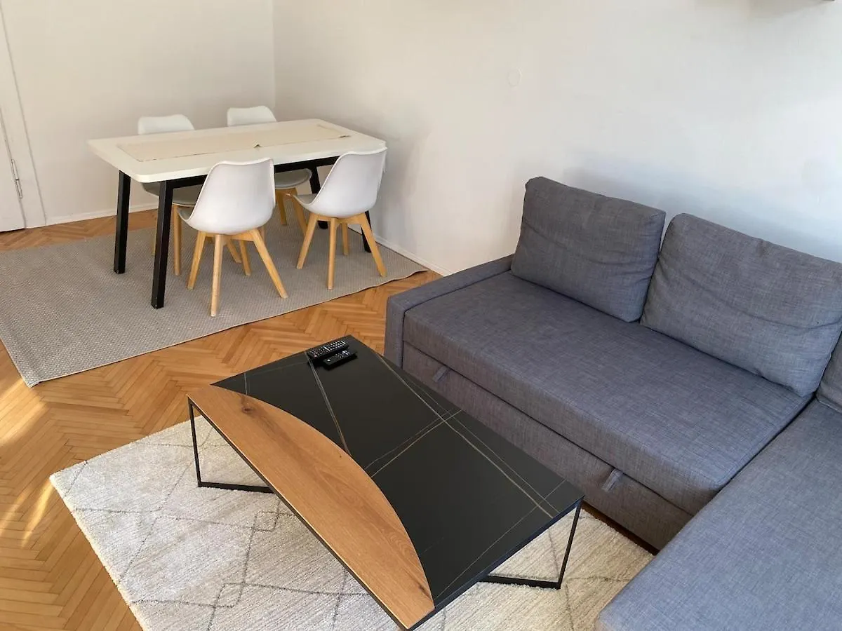 Apartment, Close To The Town Hall, City Centre And Raiffeisen Sportpark Graz Daire